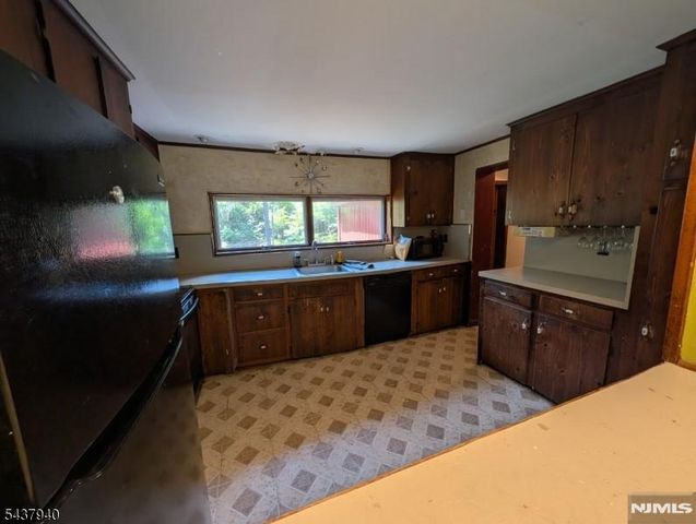 1 Poplar Grove Terrace, West Milford, NJ 07480
