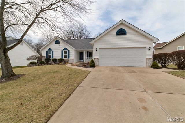 513 Crown Passage Drive, St Charles, MO 63303