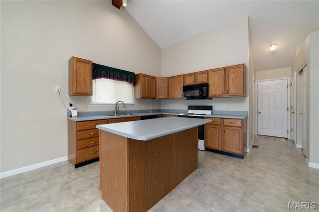 513 Crown Passage Drive, St Charles, MO 63303