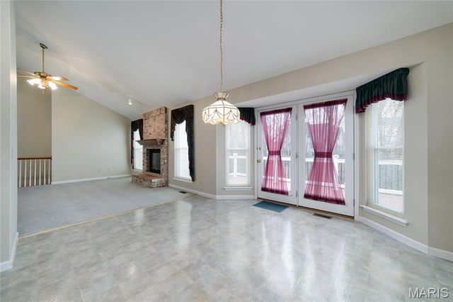 513 Crown Passage Drive, St Charles, MO 63303