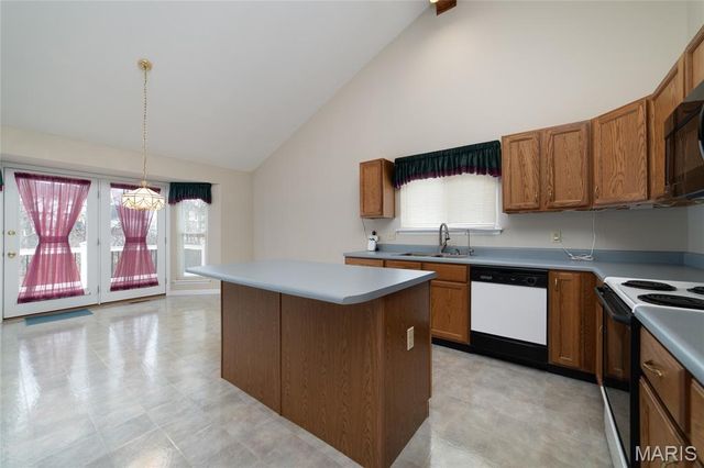 513 Crown Passage Drive, St Charles, MO 63303