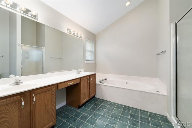 513 Crown Passage Drive, St Charles, MO 63303