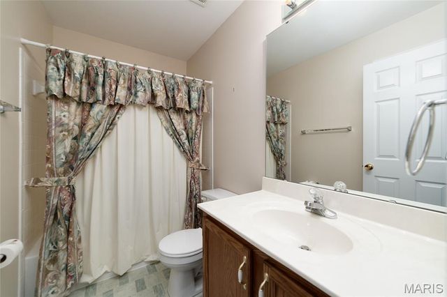 513 Crown Passage Drive, St Charles, MO 63303