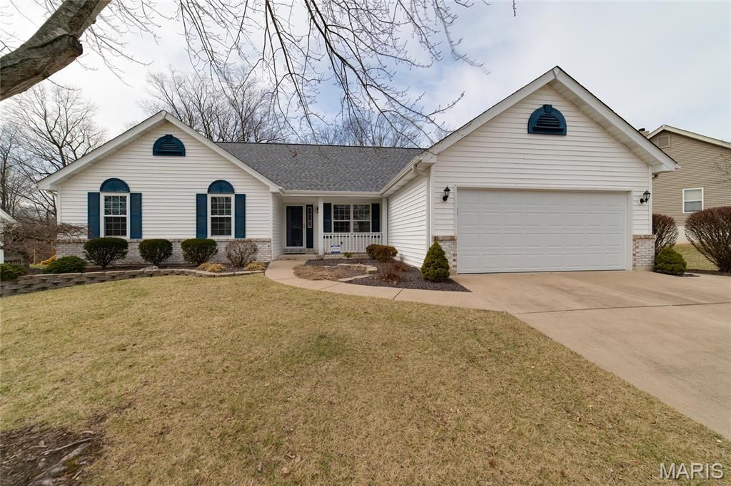 513 Crown Passage Drive, St Charles, MO 63303