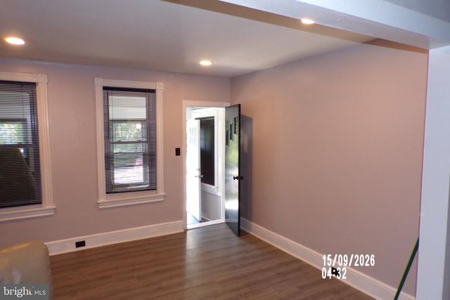 2720 WAYNE AVE, Camden, NJ 08105