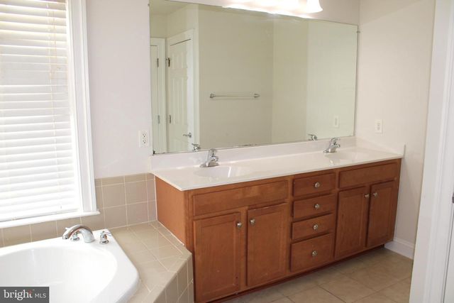 43555 WHITE CAP TER, Chantilly, VA 20152
