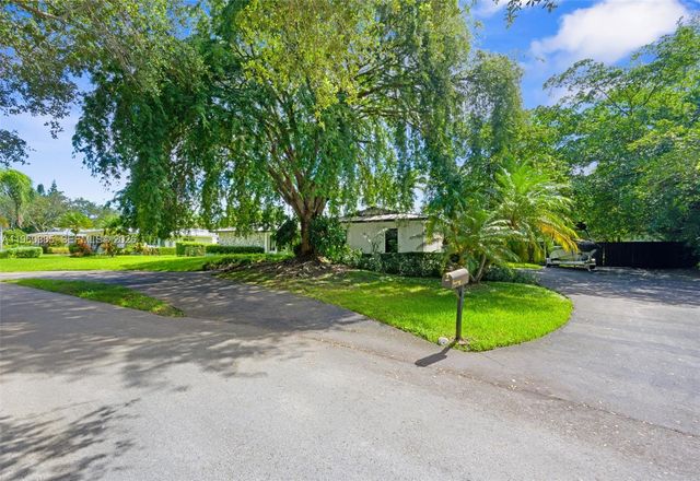 8330 SW 171st St, Palmetto Bay, FL 33157