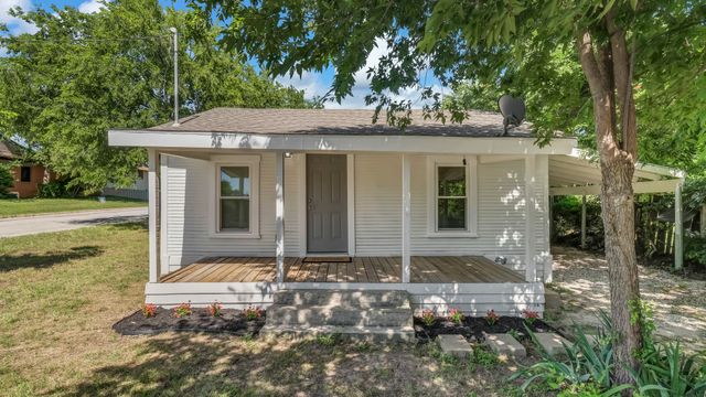 1220 N Rusk Street, Weatherford, TX 76086