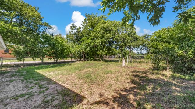 1220 N Rusk Street, Weatherford, TX 76086