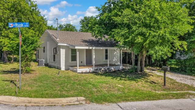 1220 N Rusk Street, Weatherford, TX 76086