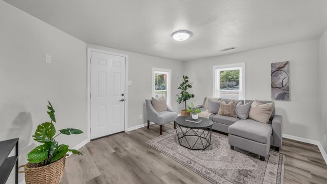 1220 N Rusk Street, Weatherford, TX 76086