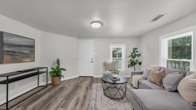 1220 N Rusk Street, Weatherford, TX 76086
