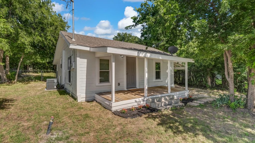 1220 N Rusk Street, Weatherford, TX 76086