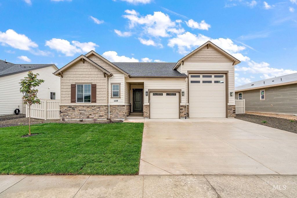 2323 N Kenora Ave, Star, ID 83669