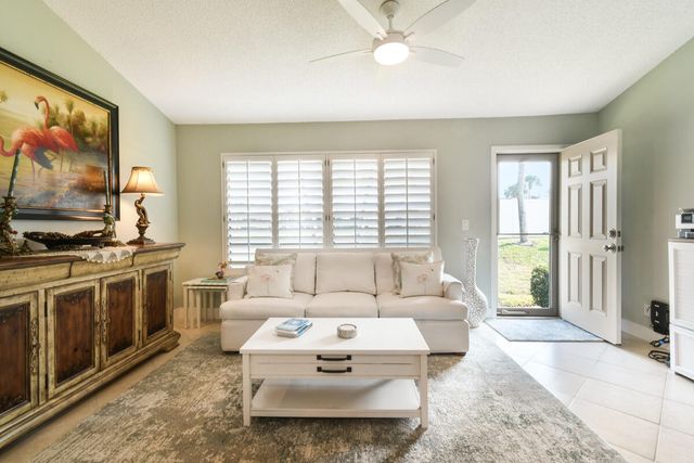 7852 SE Sugar Sand Circle, Hobe Sound, FL 33455