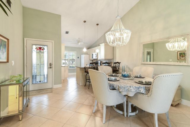 7852 SE Sugar Sand Circle, Hobe Sound, FL 33455