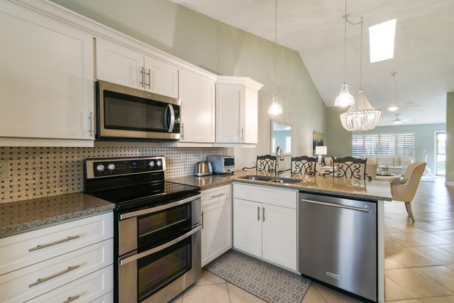 7852 SE Sugar Sand Circle, Hobe Sound, FL 33455