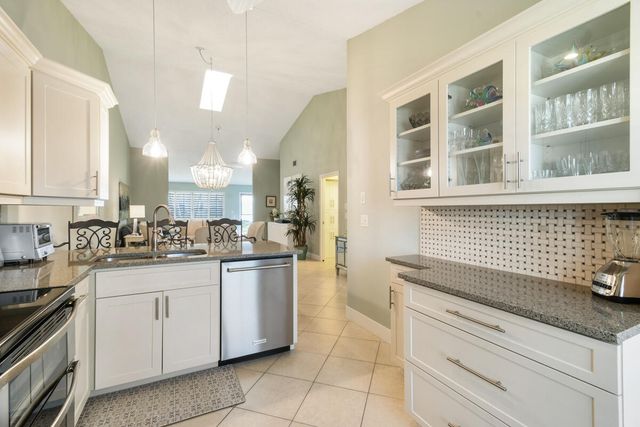 7852 SE Sugar Sand Circle, Hobe Sound, FL 33455