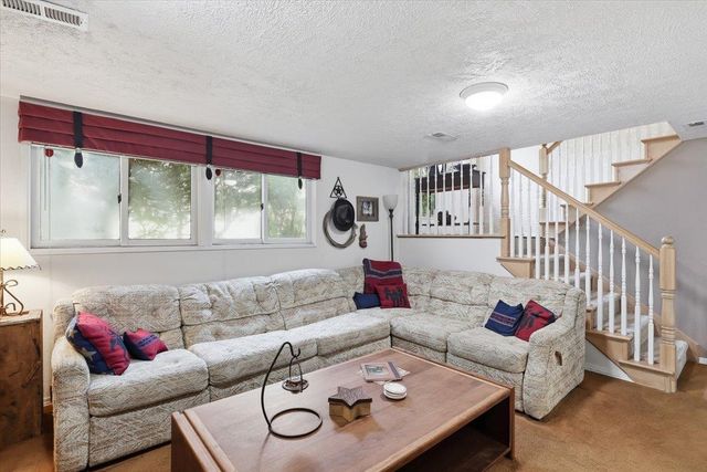 5225 S Madelia St, Spokane, WA 99223