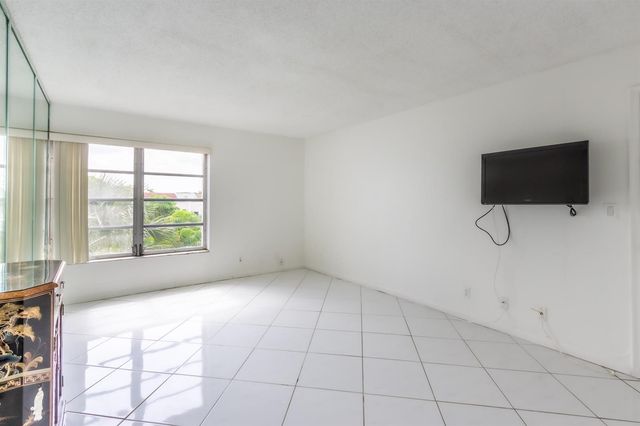 3531 Inverrary Drive H406, Lauderhill, FL 33319