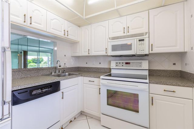 3531 Inverrary Drive H406, Lauderhill, FL 33319