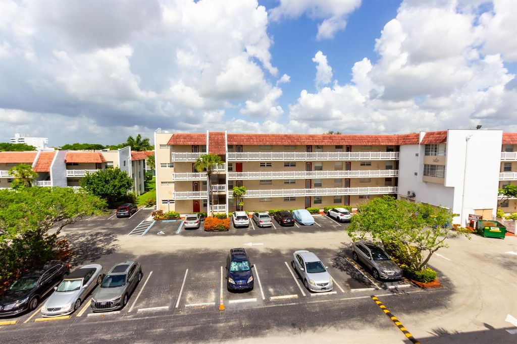 3531 Inverrary Drive H406, Lauderhill, FL 33319