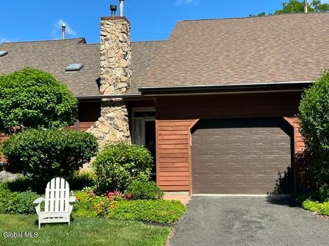 12 Lillian Lane, Troy, NY 12180