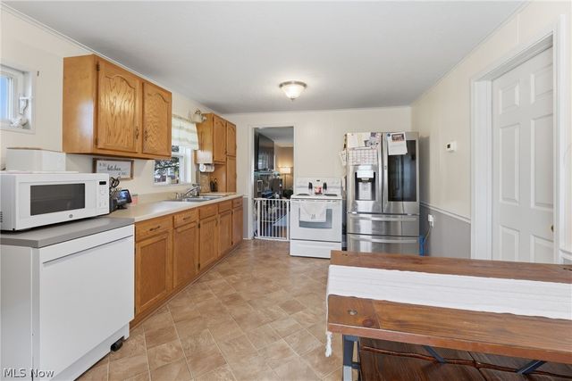 4025 Paumier Avenue, Louisville, OH 44641