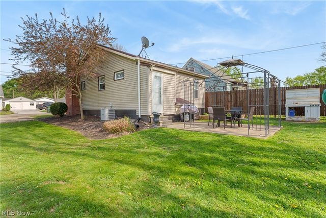 4025 Paumier Avenue, Louisville, OH 44641