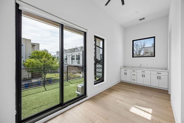 4217 Roseland Avenue, Dallas, TX 75204