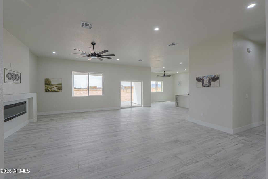 Image 13 of property listing at 43419 W Carefree Place, Maricopa, AZ 85138