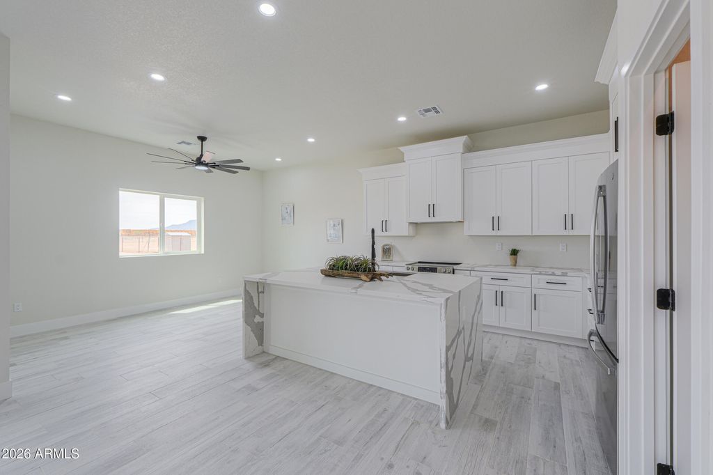Image 18 of property listing at 43419 W Carefree Place, Maricopa, AZ 85138