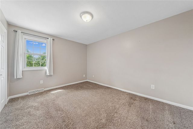 61 Greenhill Dr, N Franklin Twp, PA 15301