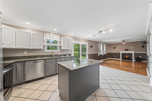 61 Greenhill Dr, N Franklin Twp, PA 15301