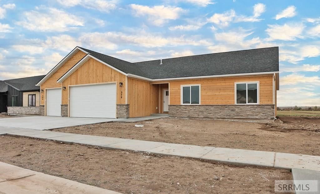 Image 3 of property listing at 398 E 5th S, Sugar City, ID 83448