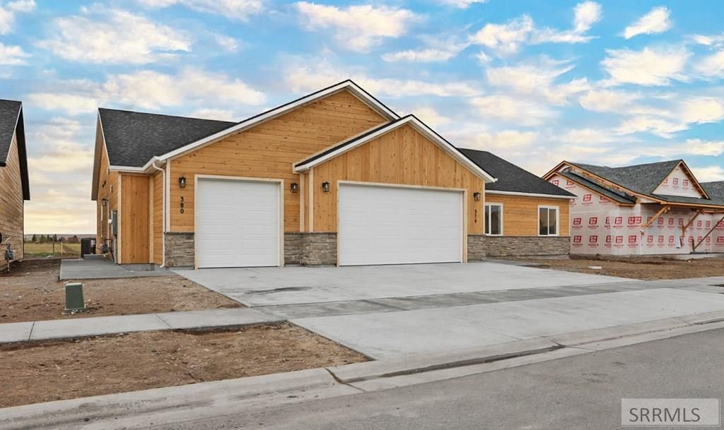 Image 5 of property listing at 398 E 5th S, Sugar City, ID 83448