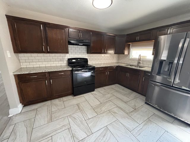 1729 1st Avenue N, Texas City, TX 77590