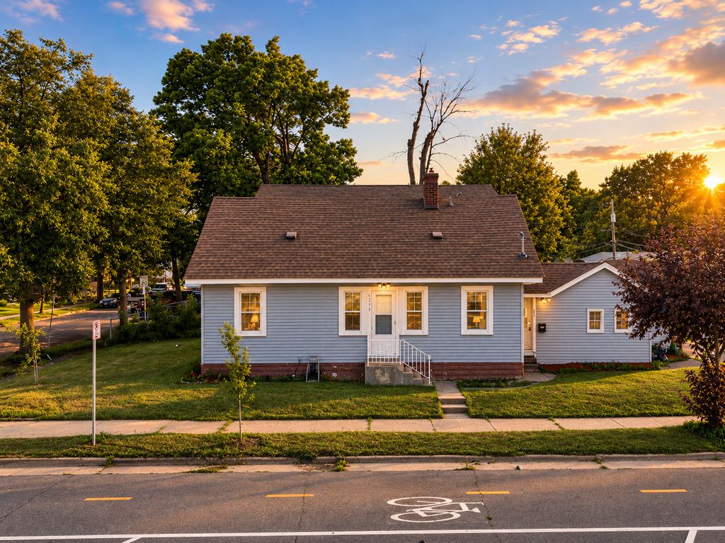 5253 N 6th Street, Minneapolis, MN 55430