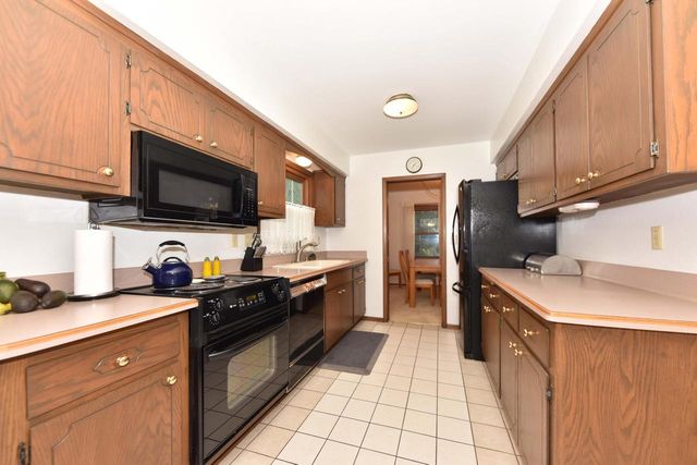 12450 W Ohio DRIVE, New Berlin, WI 53151