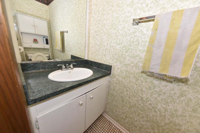 12450 W Ohio DRIVE, New Berlin, WI 53151