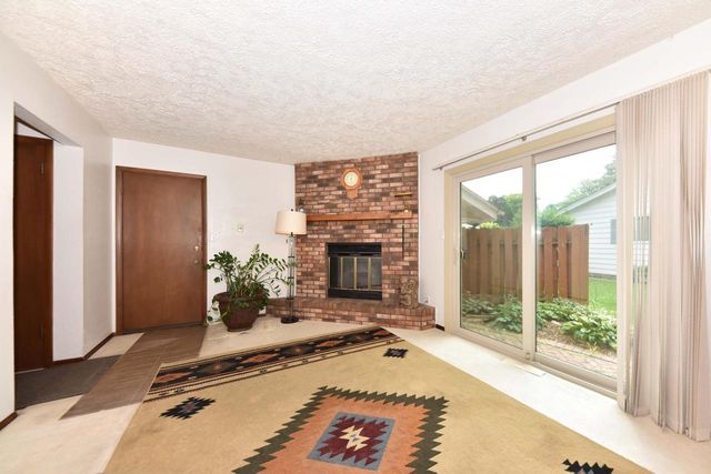 12450 W Ohio DRIVE, New Berlin, WI 53151