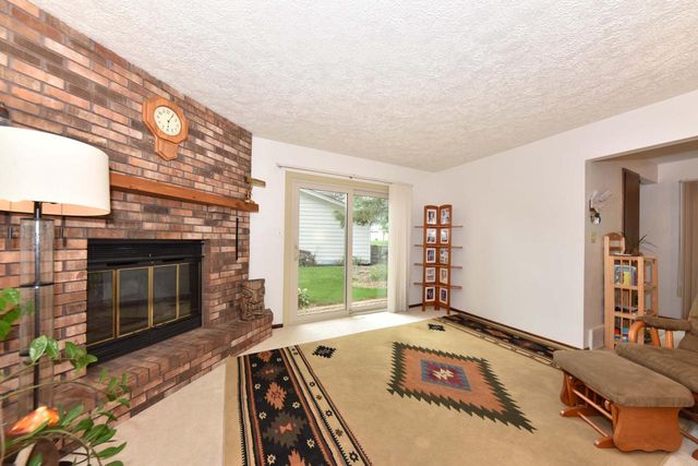 12450 W Ohio DRIVE, New Berlin, WI 53151