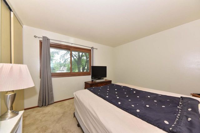 12450 W Ohio DRIVE, New Berlin, WI 53151