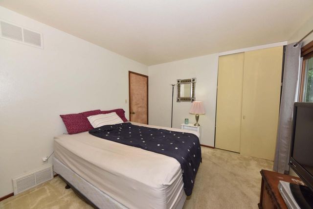 12450 W Ohio DRIVE, New Berlin, WI 53151
