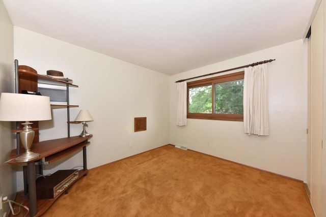 12450 W Ohio DRIVE, New Berlin, WI 53151
