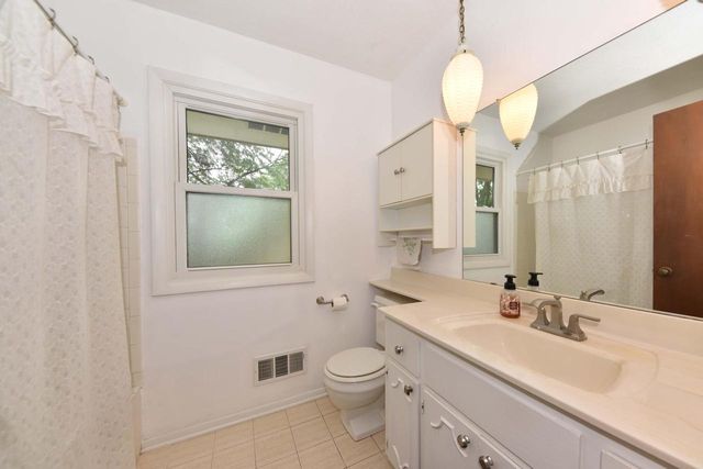 12450 W Ohio DRIVE, New Berlin, WI 53151