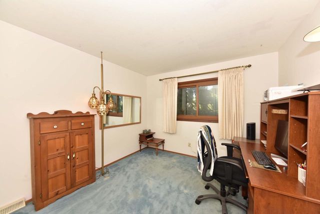12450 W Ohio DRIVE, New Berlin, WI 53151