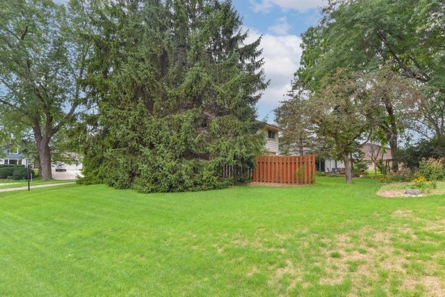 12450 W Ohio DRIVE, New Berlin, WI 53151