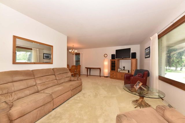 12450 W Ohio DRIVE, New Berlin, WI 53151