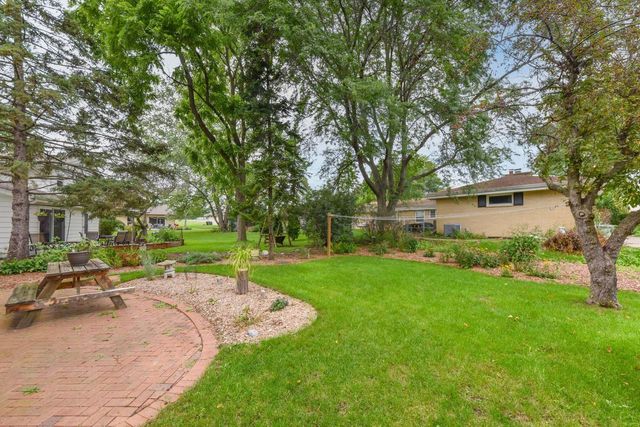 12450 W Ohio DRIVE, New Berlin, WI 53151